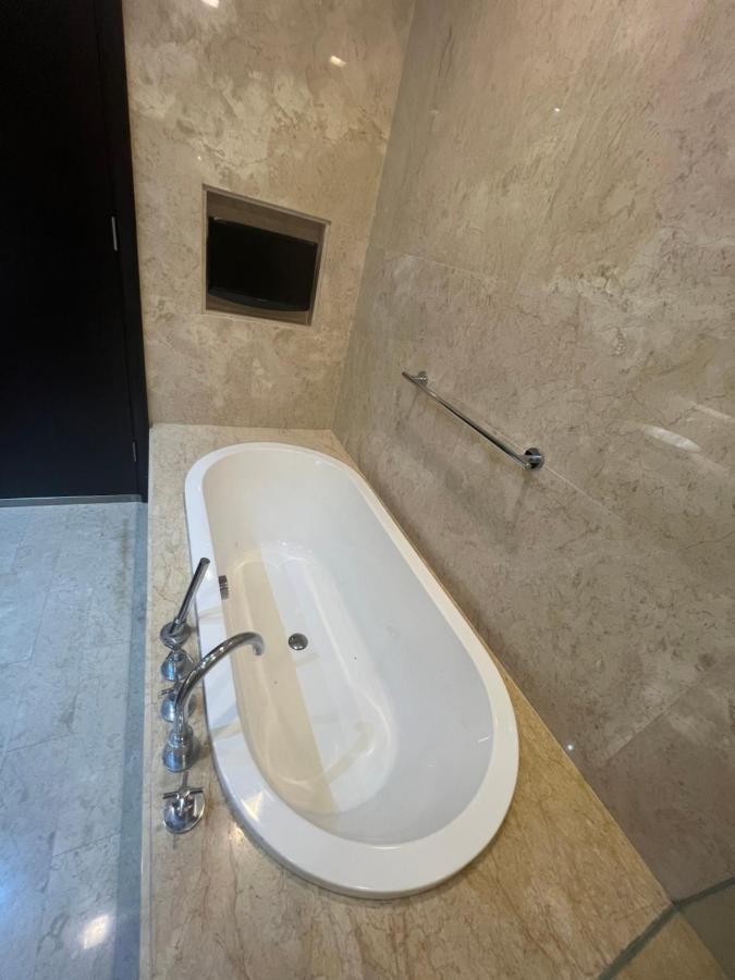 2Beds Seaview Straits Quay Comes With Carpark And Hothub Bagan Jermal Kültér fotó